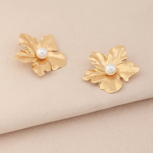 “Keep it Chic” Flower Stud Earrings